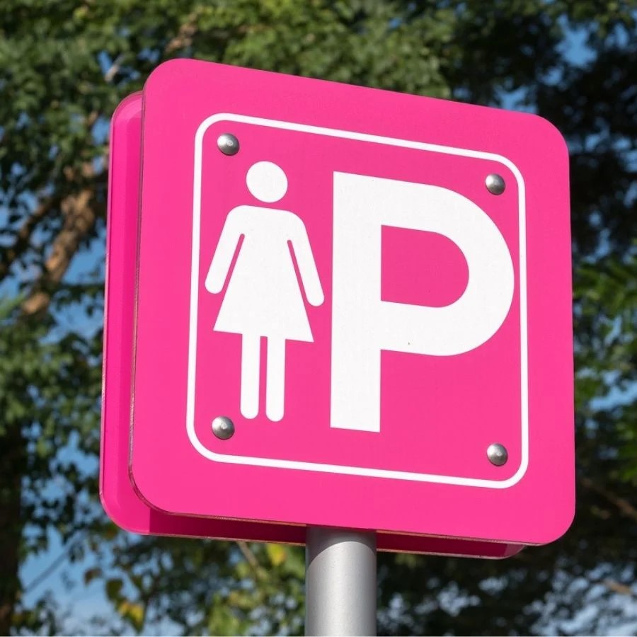/novita/allegati/parcheggio-rosa.jpg